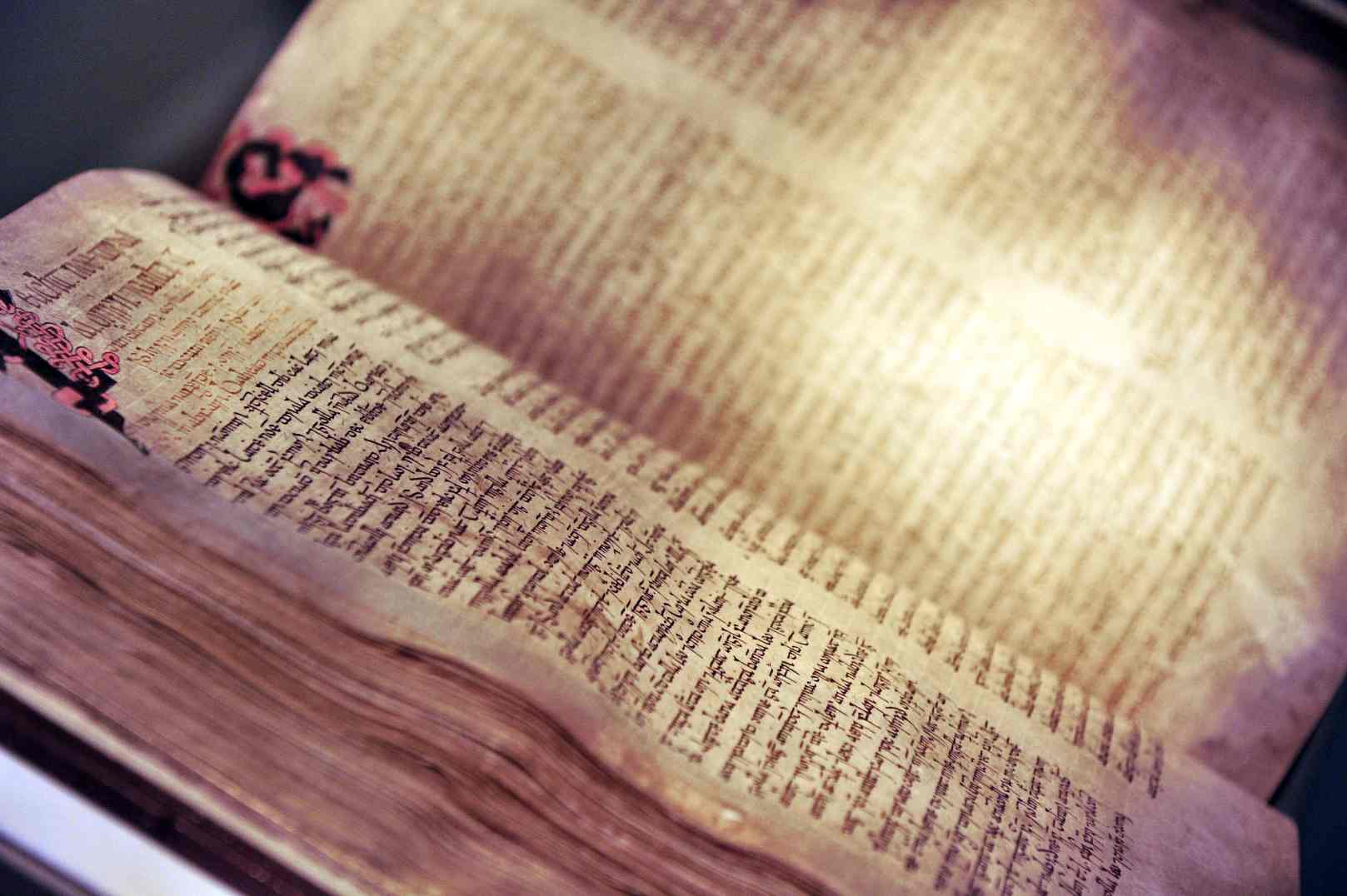 图片压缩Book of Lismore UCC 0191.JPG